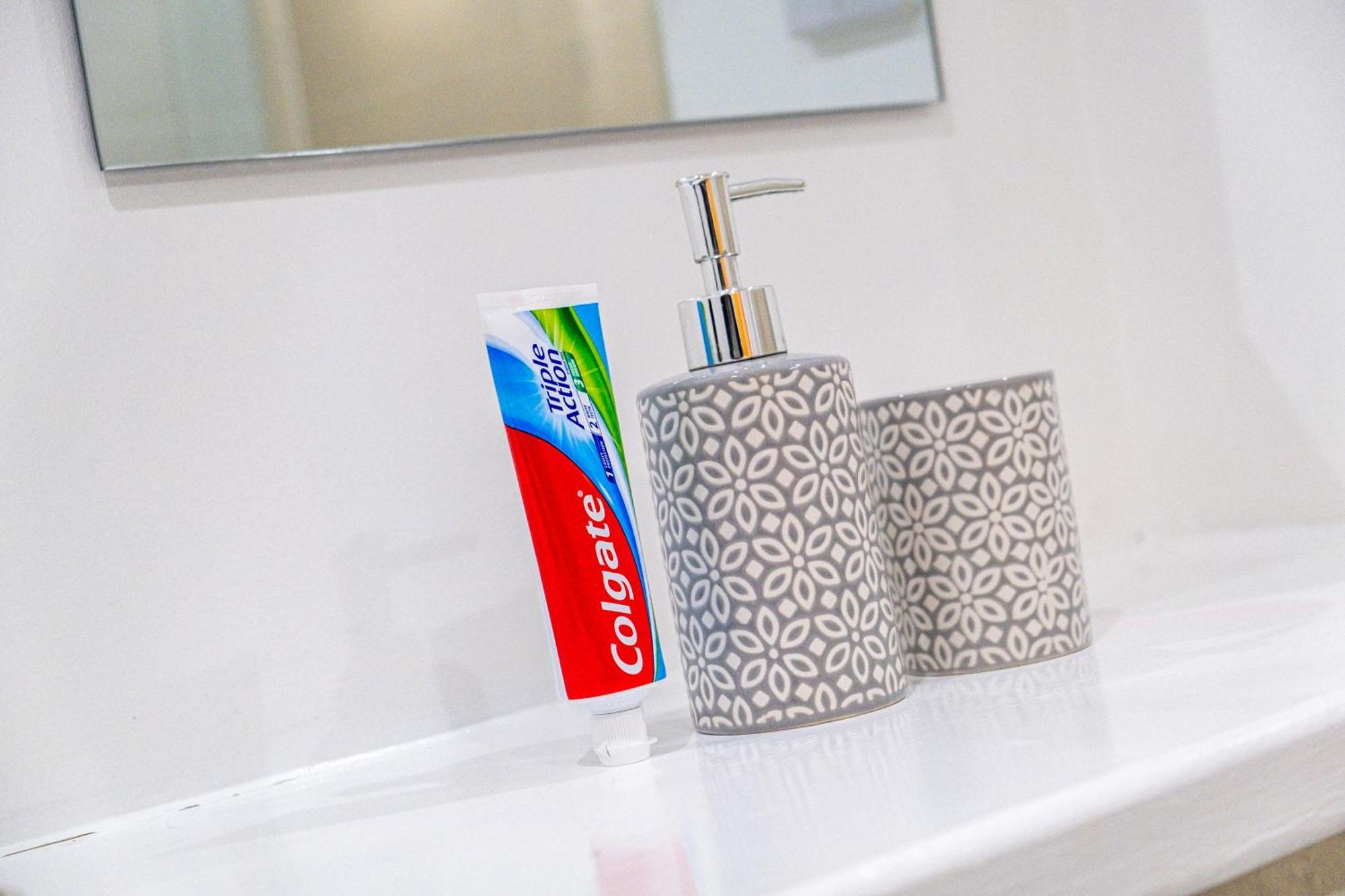 Central Suite Near Mailbox, King Bed, Ping Pong, Netflix, Sleeps 4 Birmingham Bagian luar foto