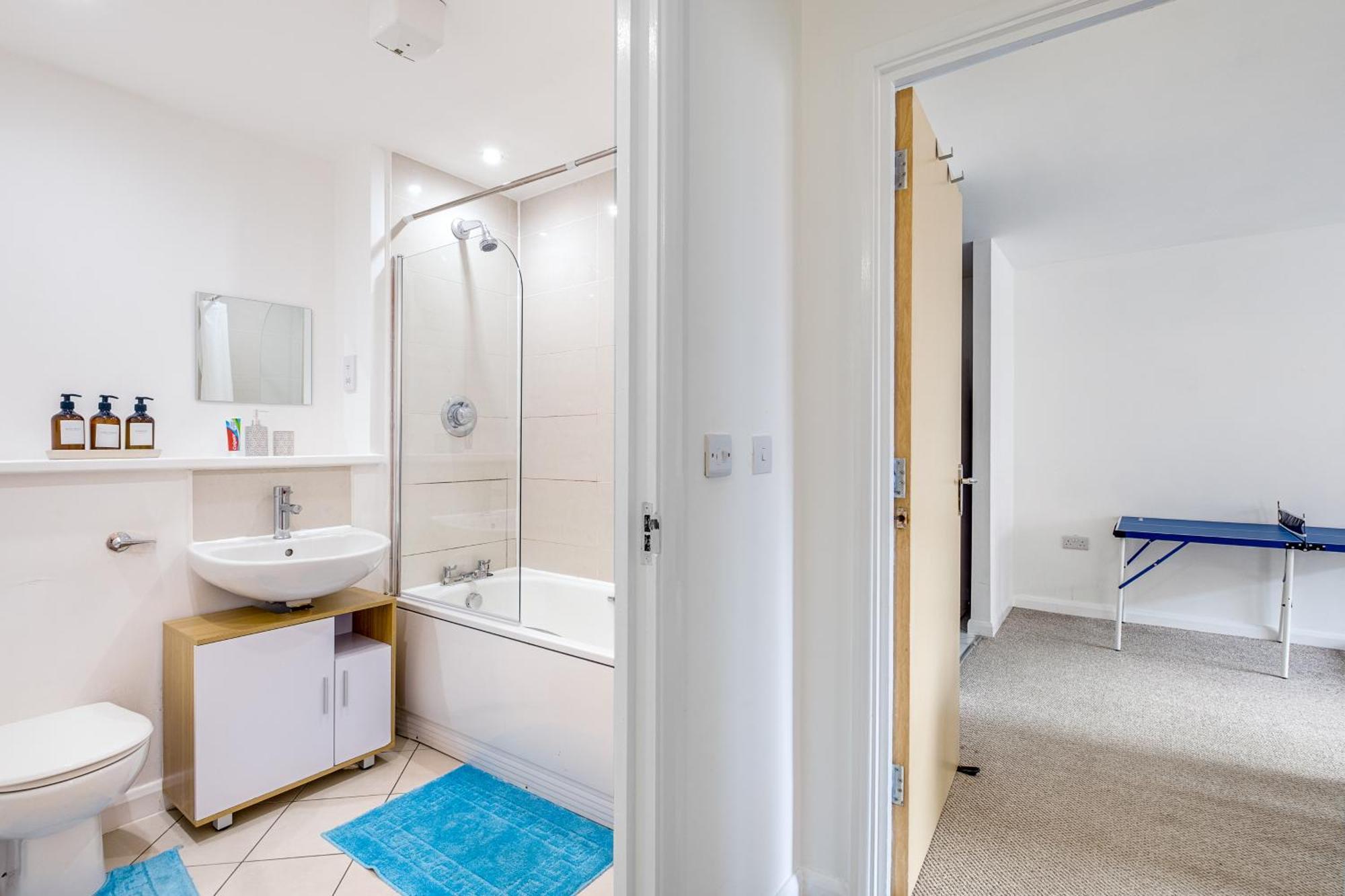 Central Suite Near Mailbox, King Bed, Ping Pong, Netflix, Sleeps 4 Birmingham Bagian luar foto