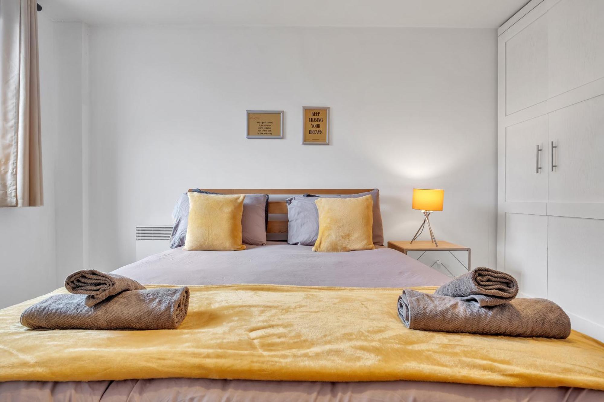 Central Suite Near Mailbox, King Bed, Ping Pong, Netflix, Sleeps 4 Birmingham Bagian luar foto