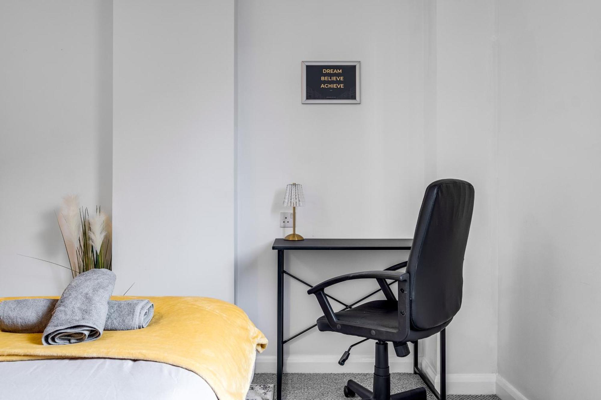 Central Suite Near Mailbox, King Bed, Ping Pong, Netflix, Sleeps 4 Birmingham Bagian luar foto