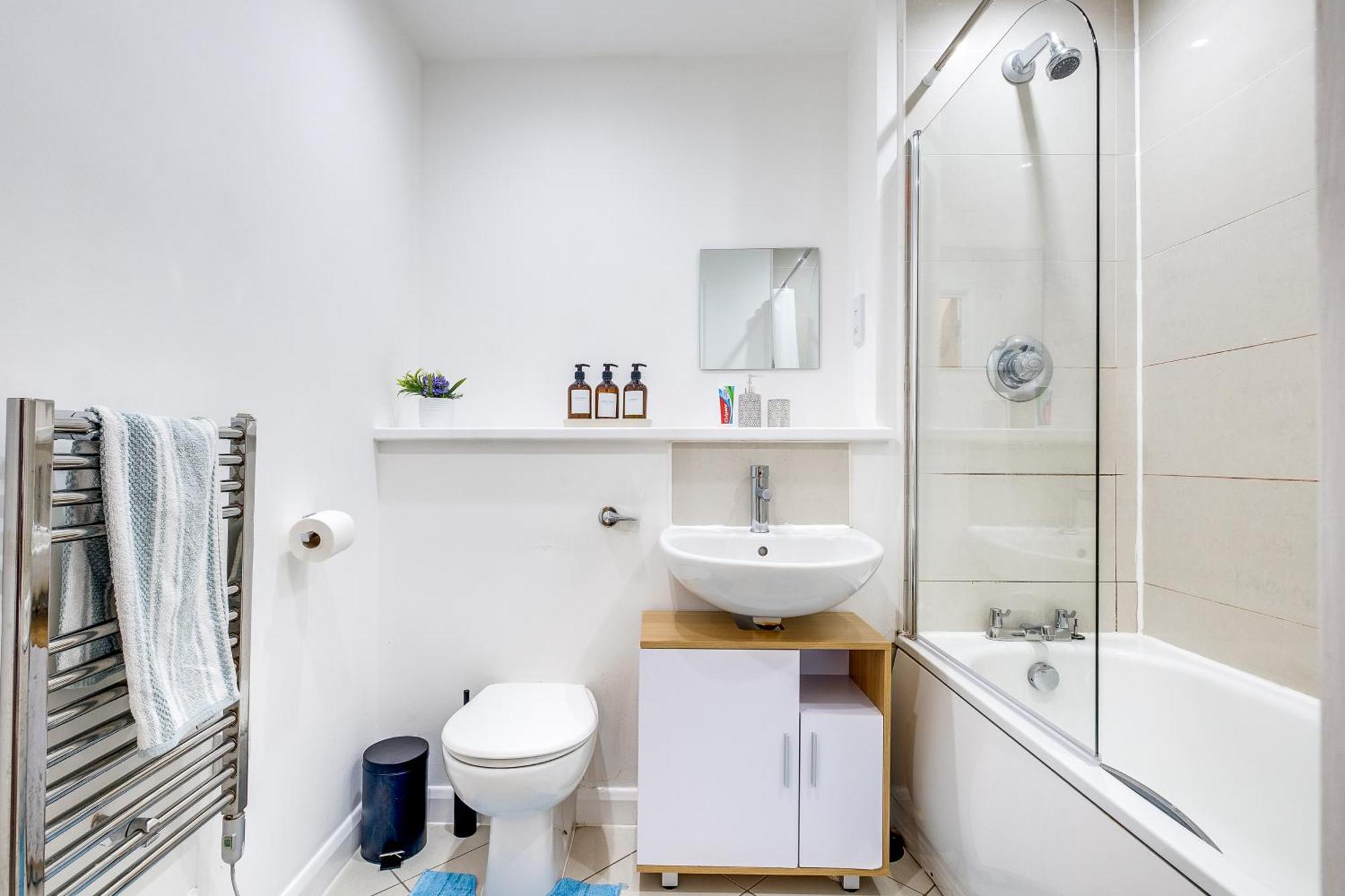 Central Suite Near Mailbox, King Bed, Ping Pong, Netflix, Sleeps 4 Birmingham Bagian luar foto