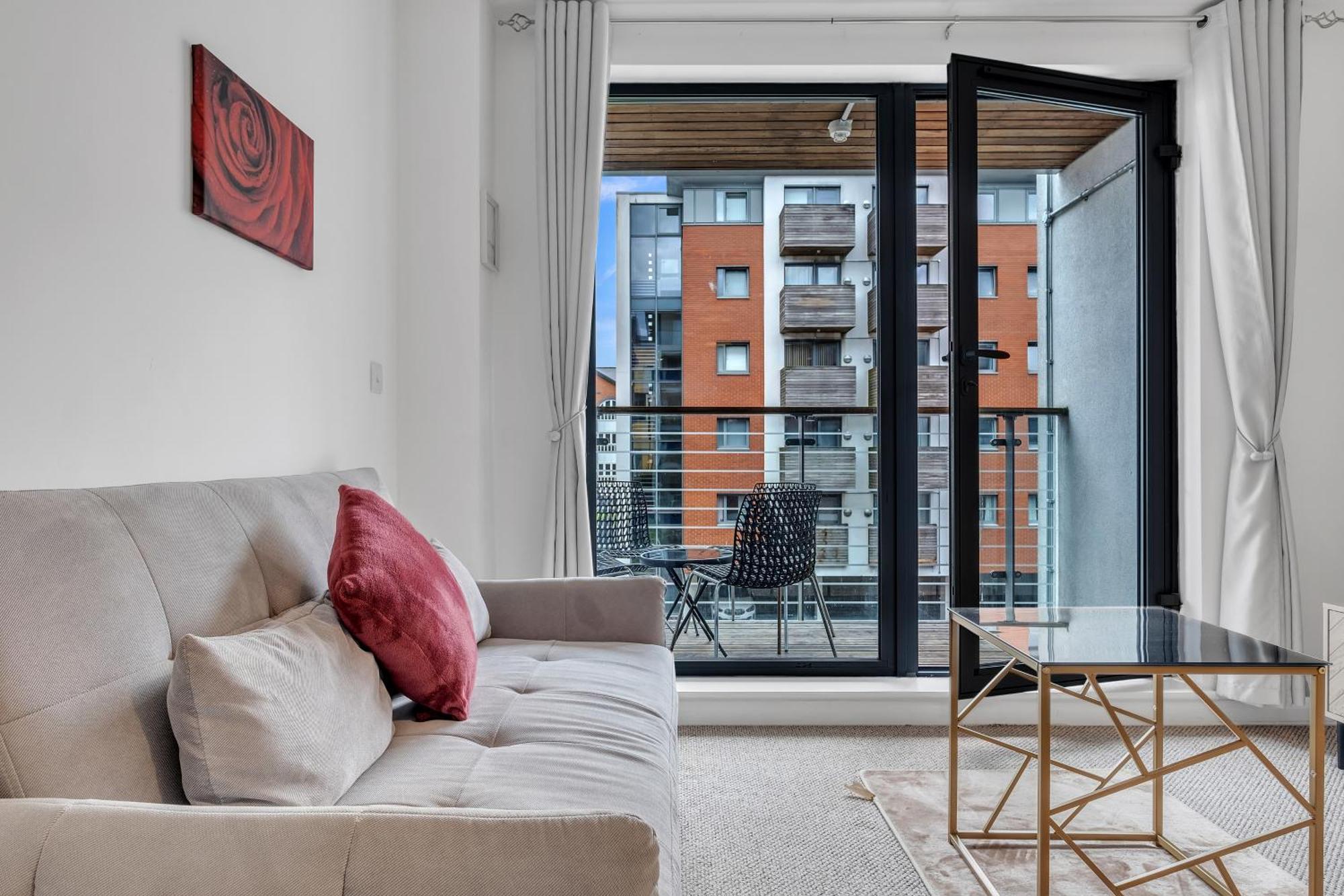 Central Suite Near Mailbox, King Bed, Ping Pong, Netflix, Sleeps 4 Birmingham Bagian luar foto